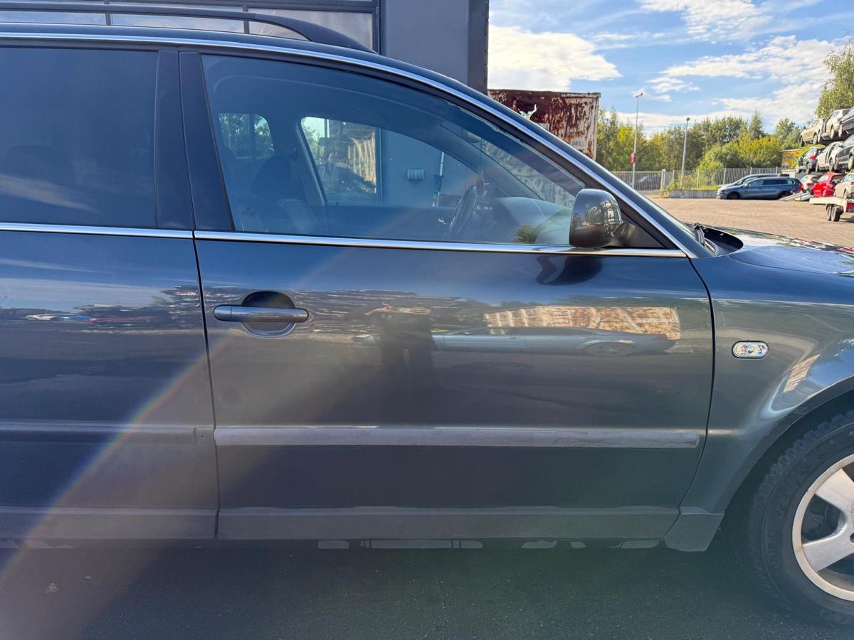 VW Passat 3BG original Tür vorn rechts LC7V Blue Anthrazit Perl BJ02